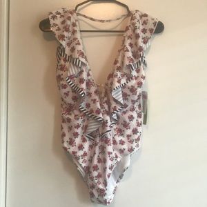 Adorable new Gianni bini floral/stripped swimsuit